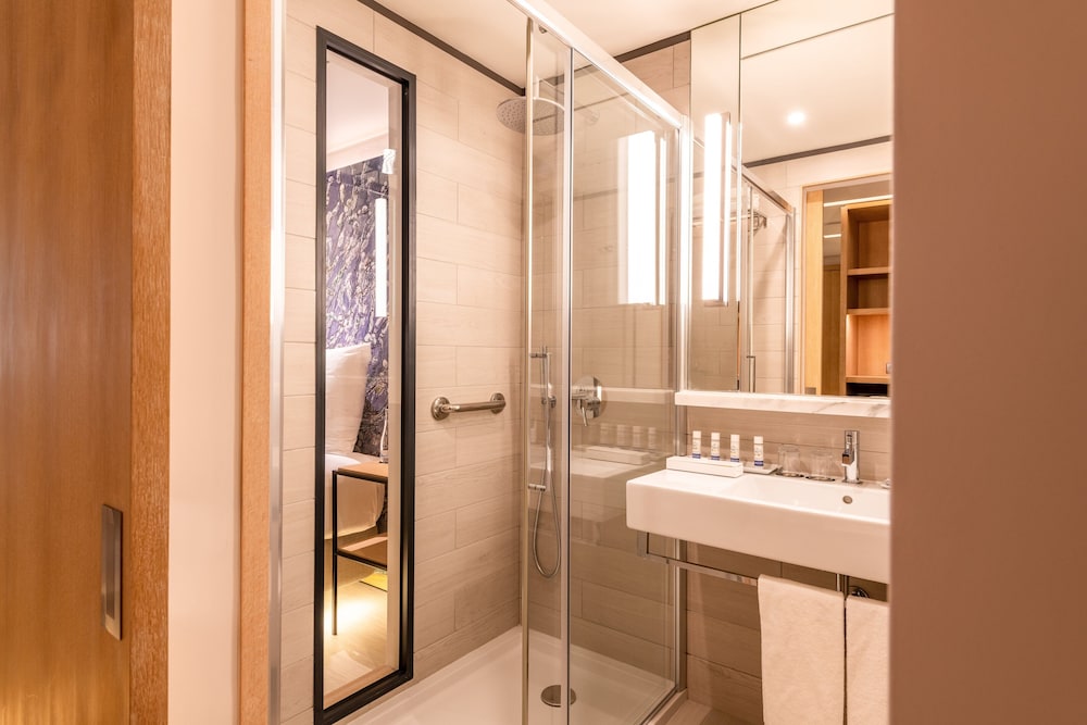 Deluxe Room, River View - Photo 8
