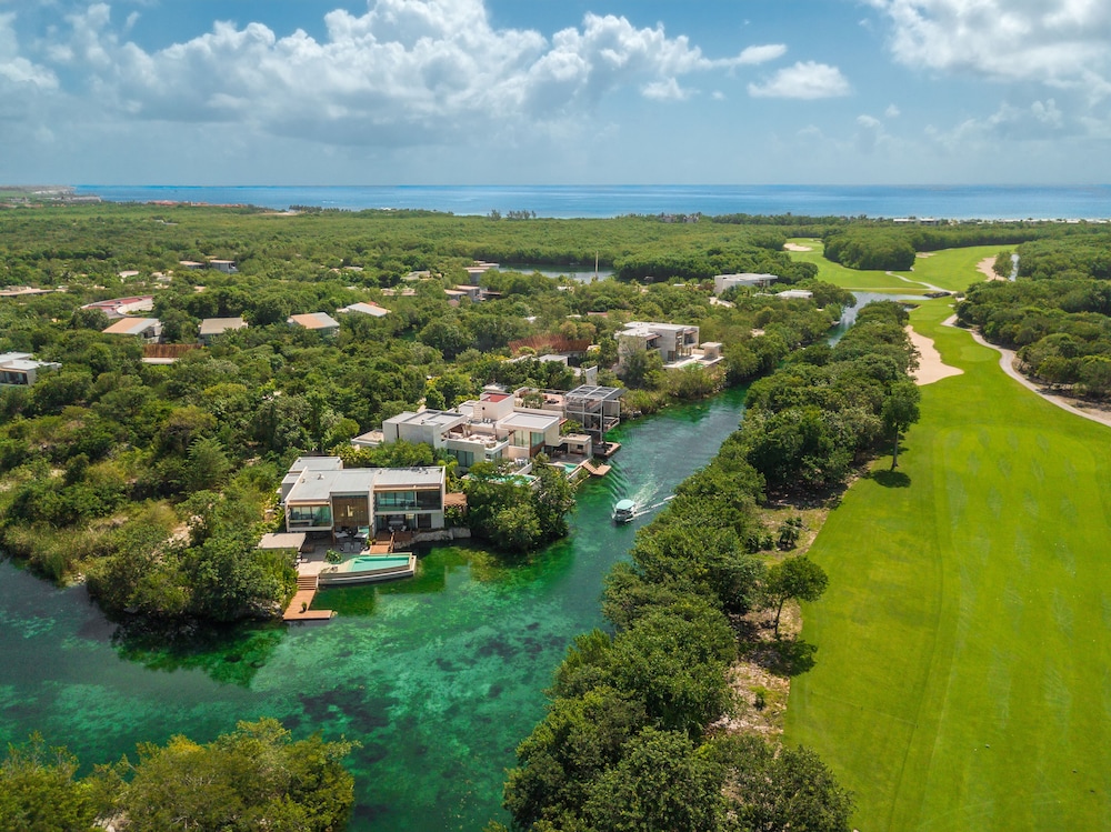Presidential Studio Suite (Lagoon) - Lagoon View