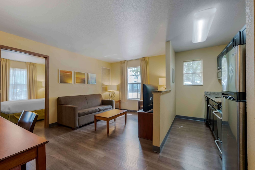 Premium Studio, Non Smoking, Refrigerator & Microwave, photo 6