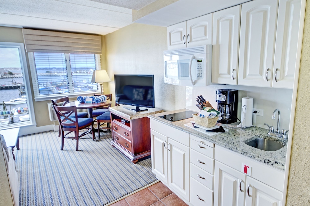Condo, 1 Bedroom photo 2