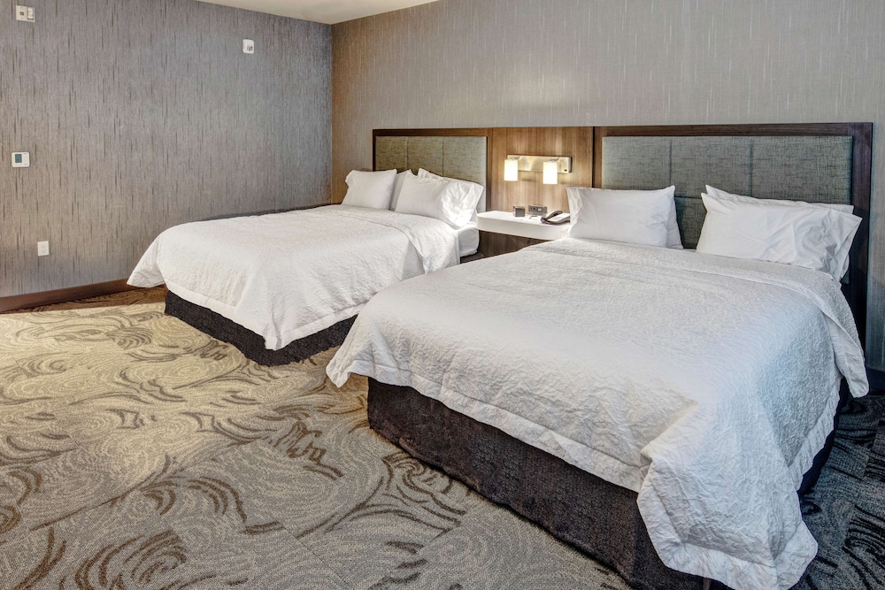 Room, 2 Queen Beds, Accessible (Roll-In Shower, Mobility & Hearing)