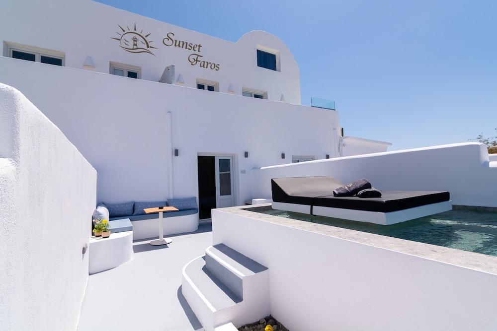 Deluxe Suite with plunge pool and sea view - Photo 11