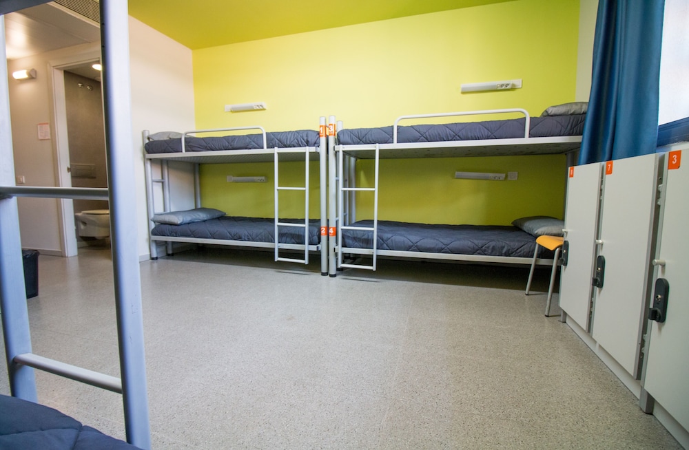 Shared Dormitory, Women only (One bed in 8 Bedded) photo 3