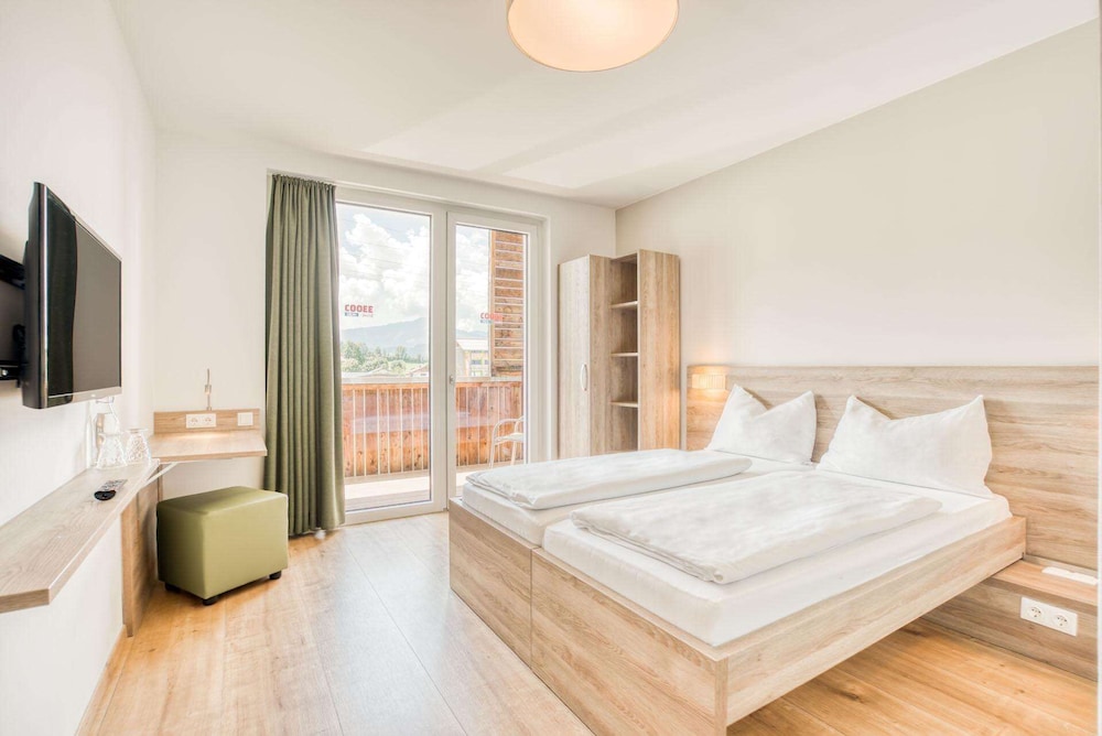 Standard Double Room, 2 Twin Beds, Balcony, Mountain View photo 3