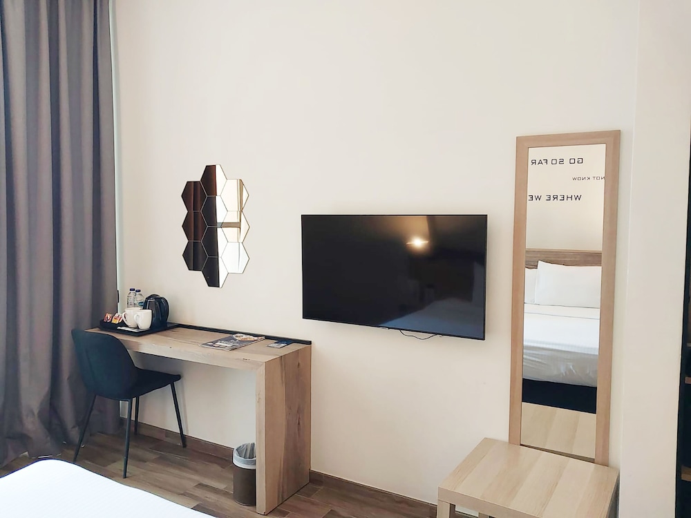 executive twin room ((includes 25% off F&B)) photo 3