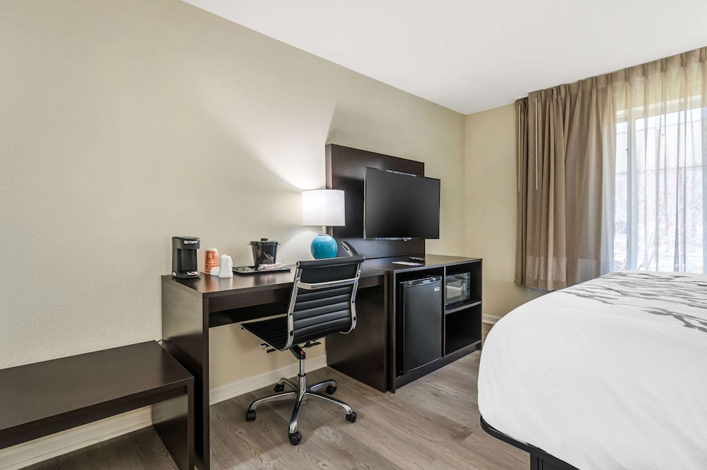 Standard Room, 2 Double Beds, Non Smoking - Photo 6