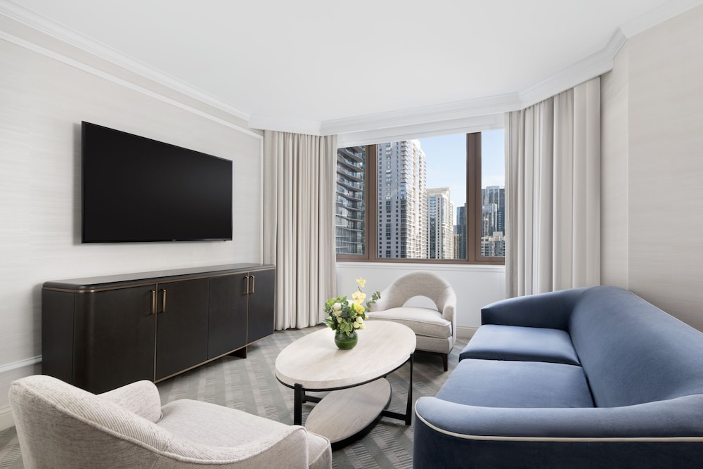 Fairmont Gold, Suite, 1 King Bed, Accessible - Photo 1