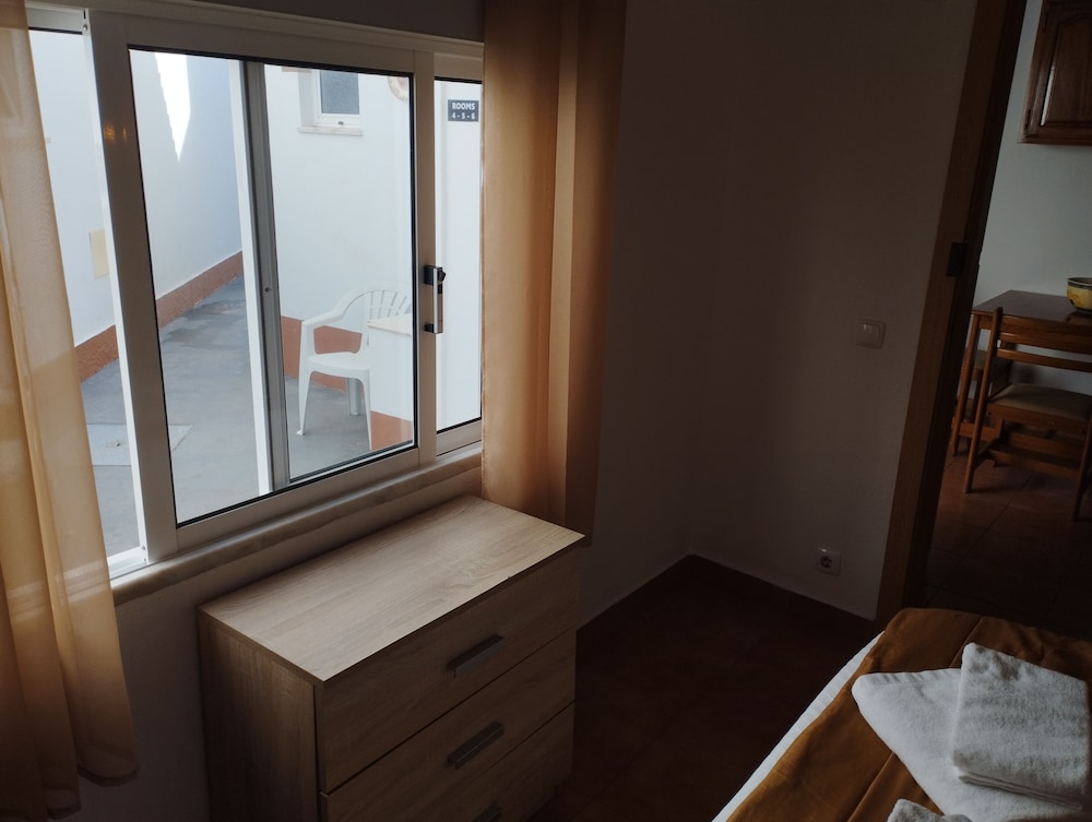 Room (5) photo 3