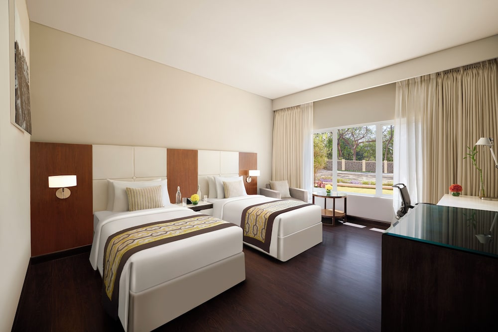 Executive Room, 2 Twin Beds, Balcony - Photo 5