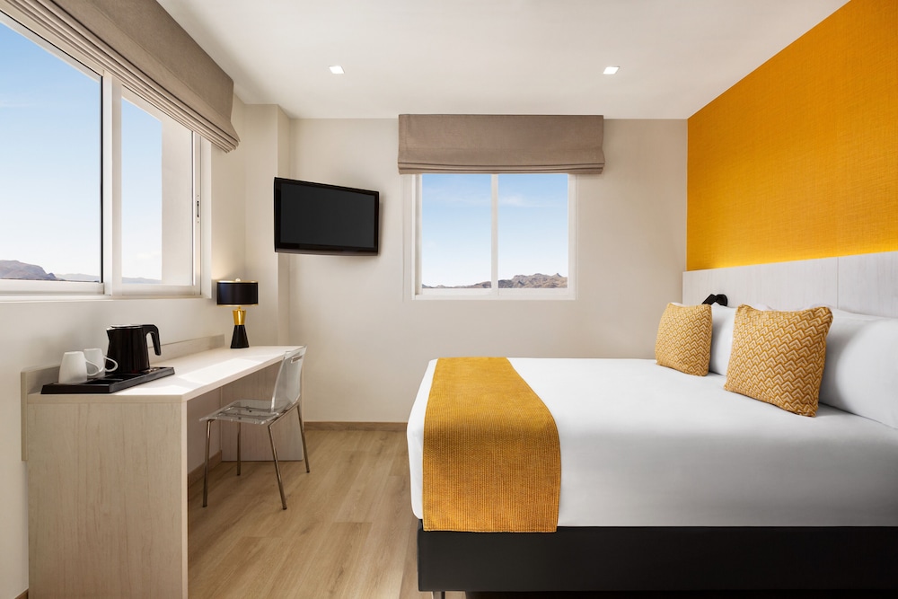 Deluxe Room, 1 Double Bed, Accessible (Hearing) - Photo 1