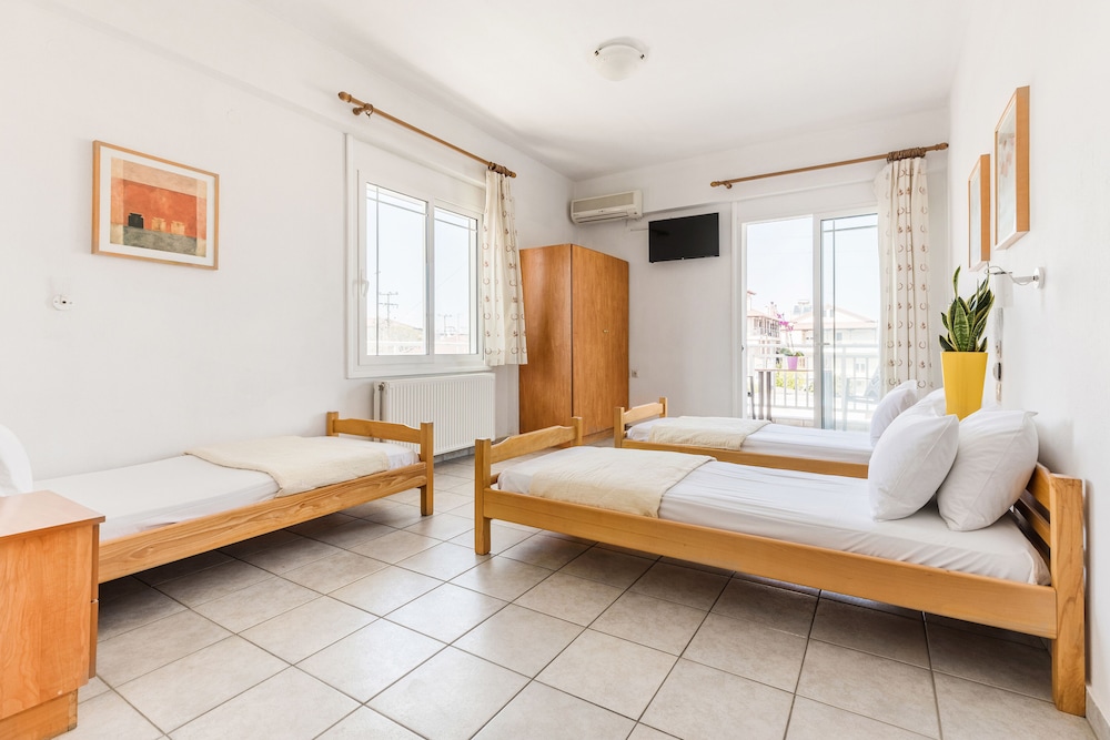 Economy Triple Room