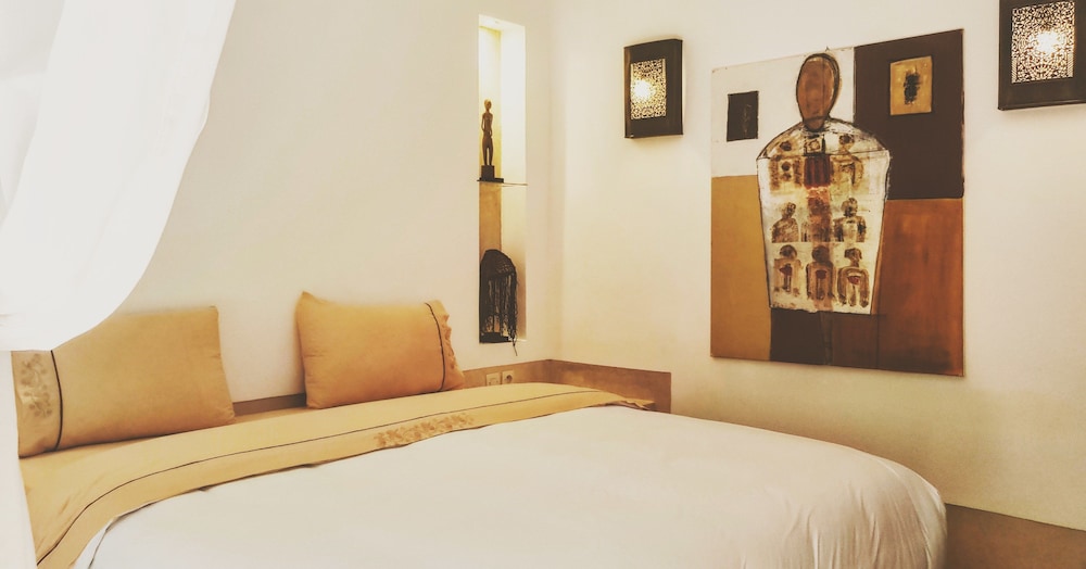 Superior Suite, 1 King Bed, Pool Access, Courtyard View