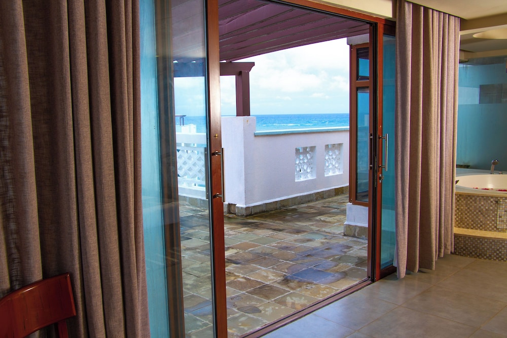 Luxury Studio Suite, Ocean View photo 3