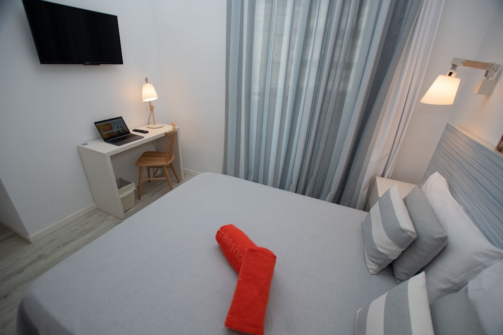 Deluxe Double Room, Balcony - Photo 5