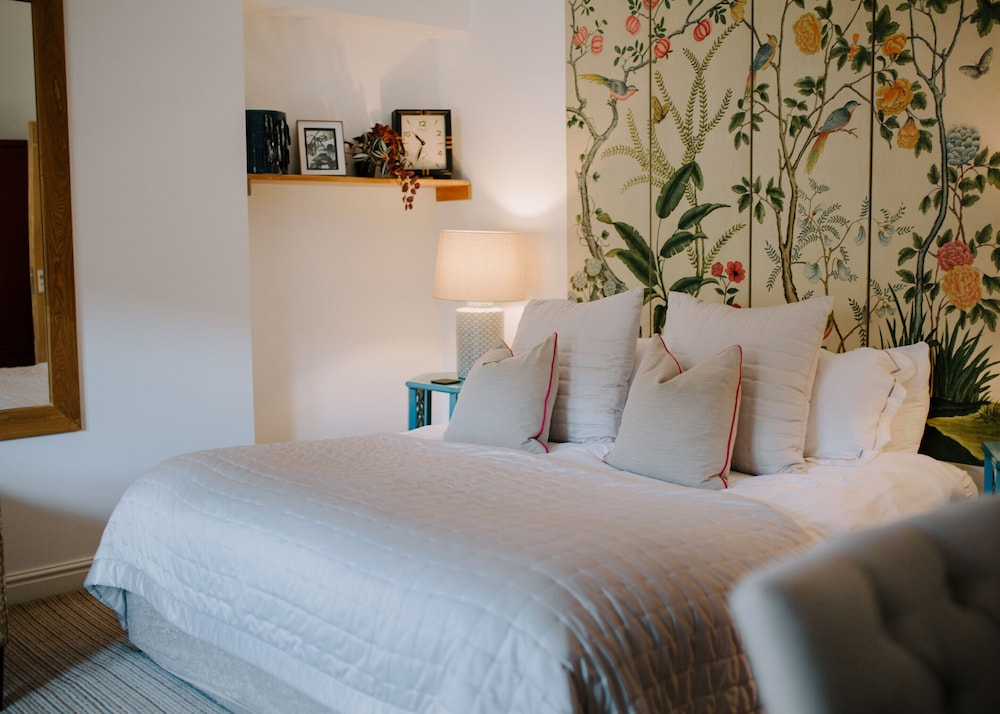 Superior Double Room, Ensuite (Room 9)