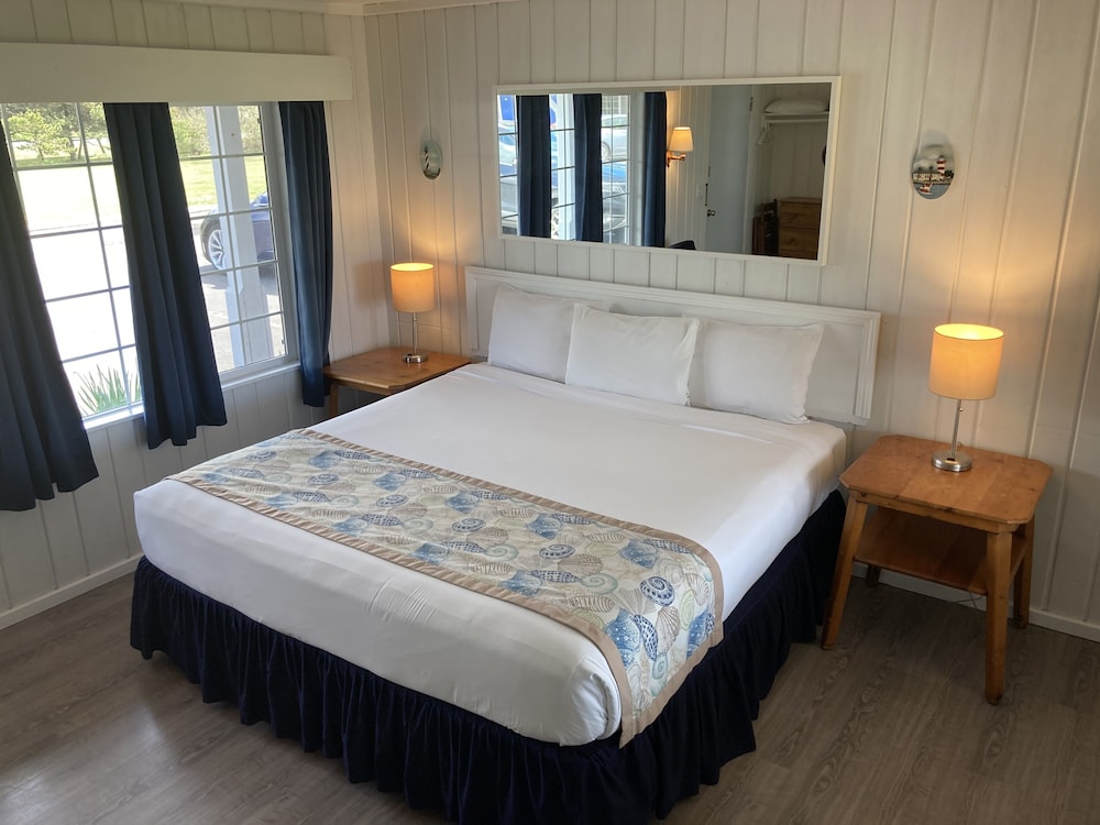 Standard Room, 1 King Bed, Mountain View, Ground Floor