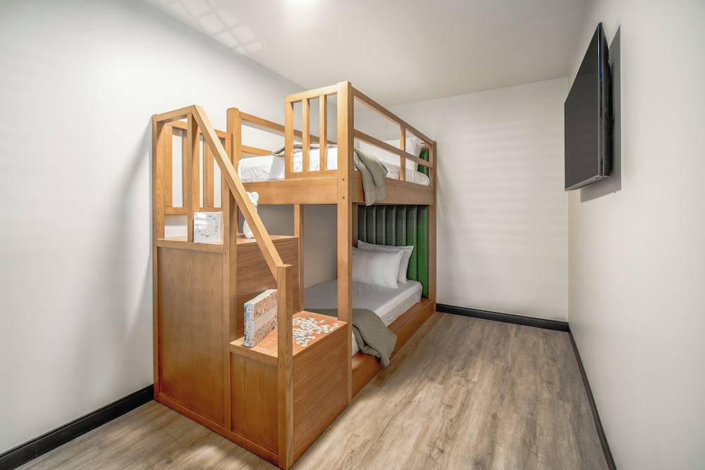 Family Room, Multiple Beds, Non Smoking photo 3