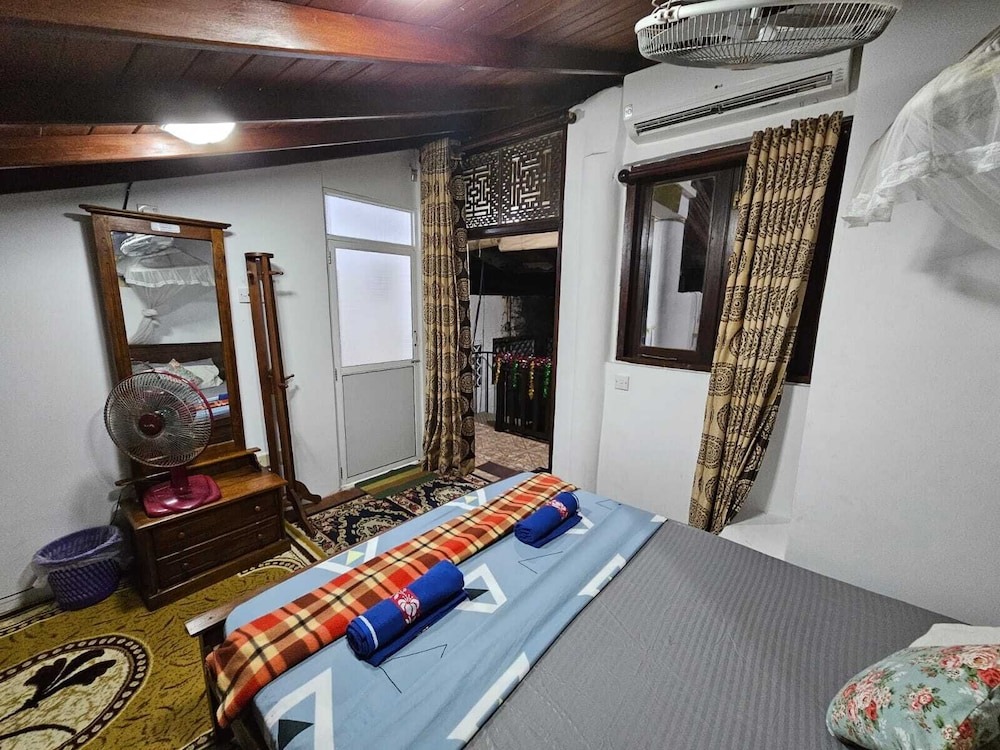 Traditional Triple Room, Ensuite, Ocean View photo 2