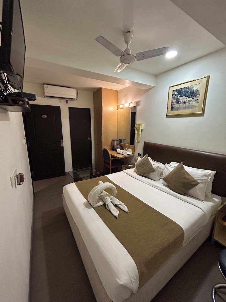 Executive Room - Photo 5