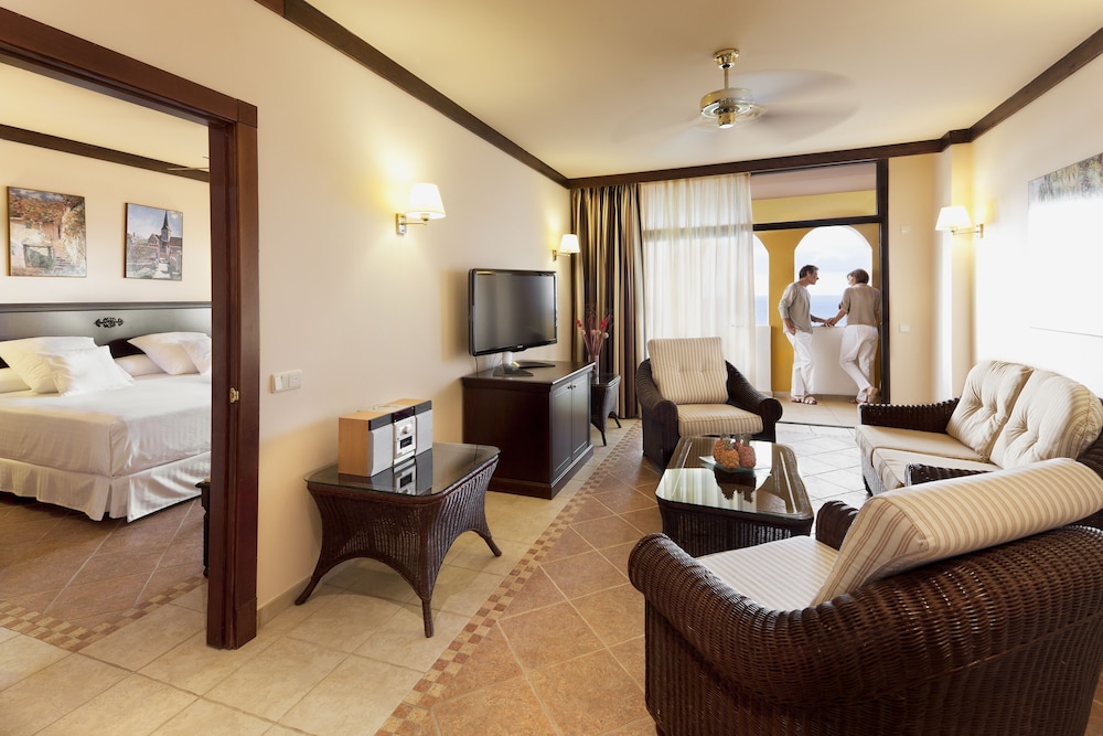 Deluxe Suite, Sea View - Photo 2