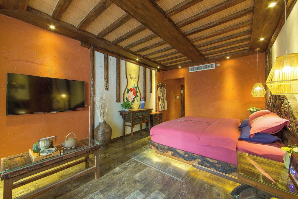Queen Bed Room With Garden View Terrace photo 3