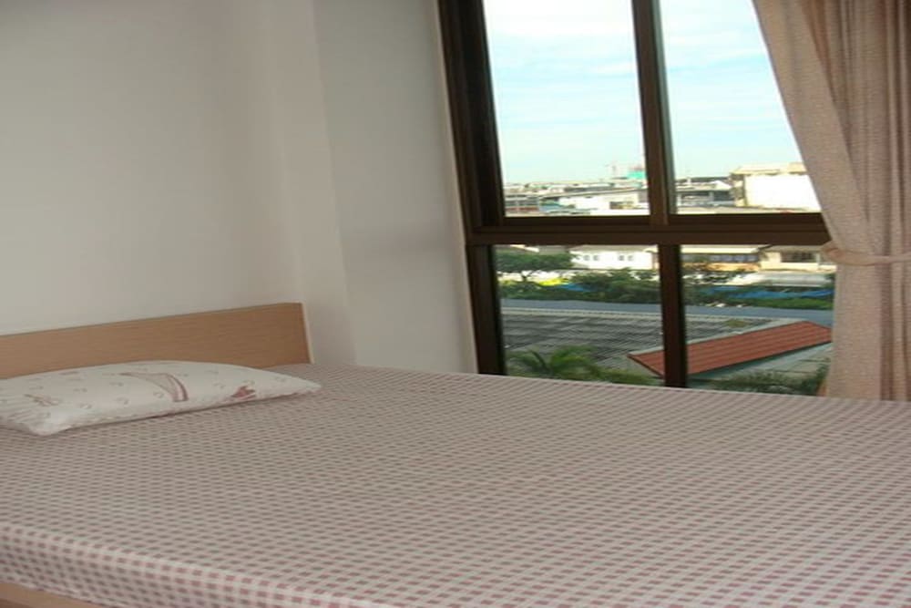 1-Bedroom Apartment photo 2