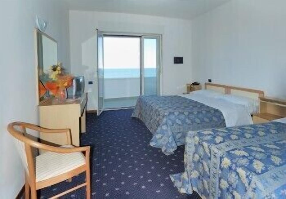 Quadruple Room - Photo 1