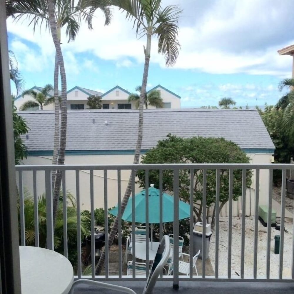 Unit 119 Courtyard View photo 3