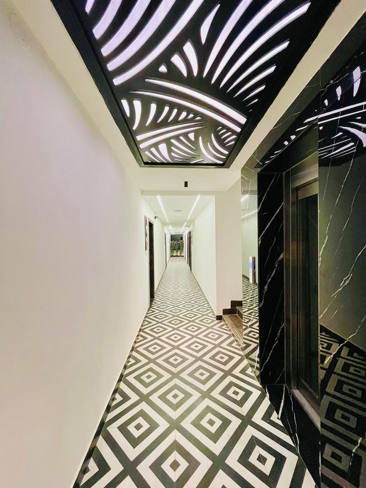 DELUXE ROOM - Photo 2
