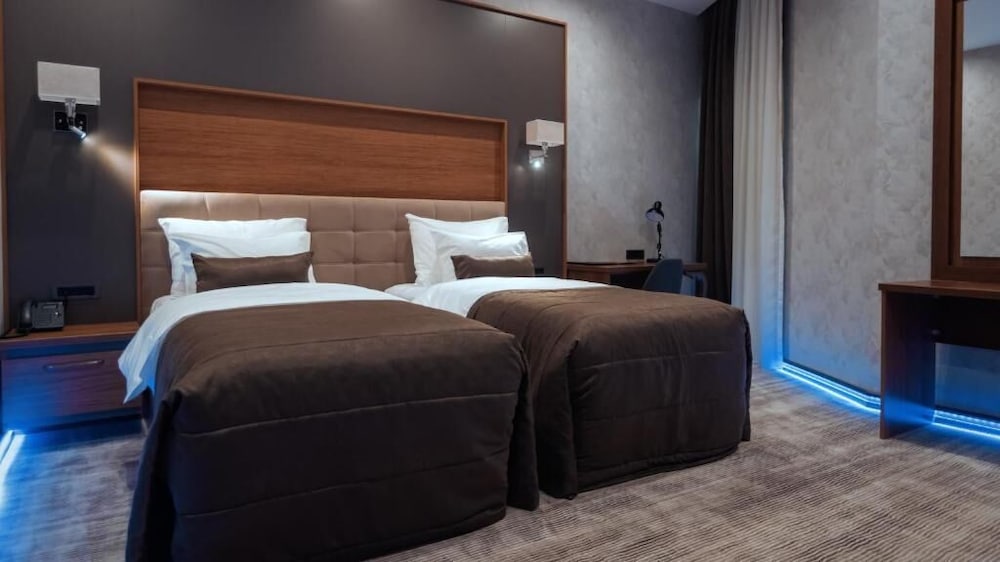 Standard Twin Room, 2 Twin Beds - Photo 1