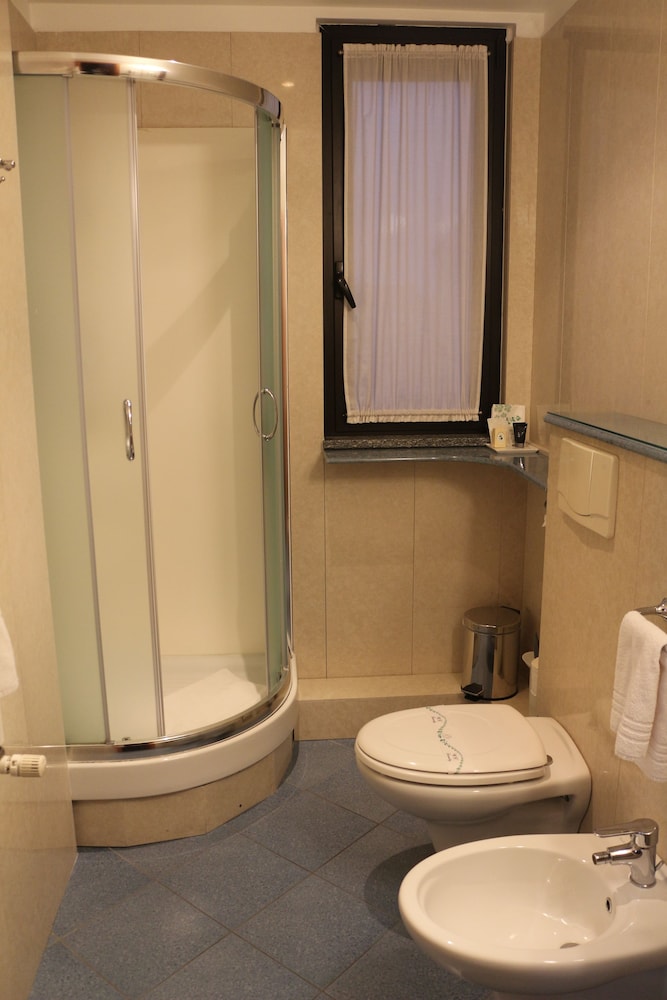 Standard Double or Twin Room, Non Smoking - Photo 3