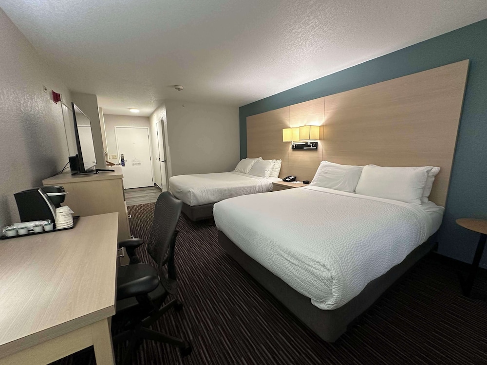 Standard Room, 1 Queen Bed, Accessible, Bathtub photo 3