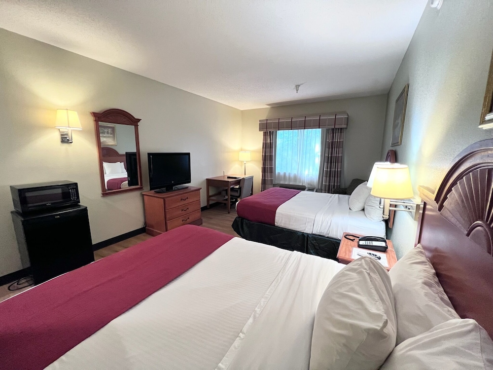 Room, 2 Queen Beds, Smoking photo 2