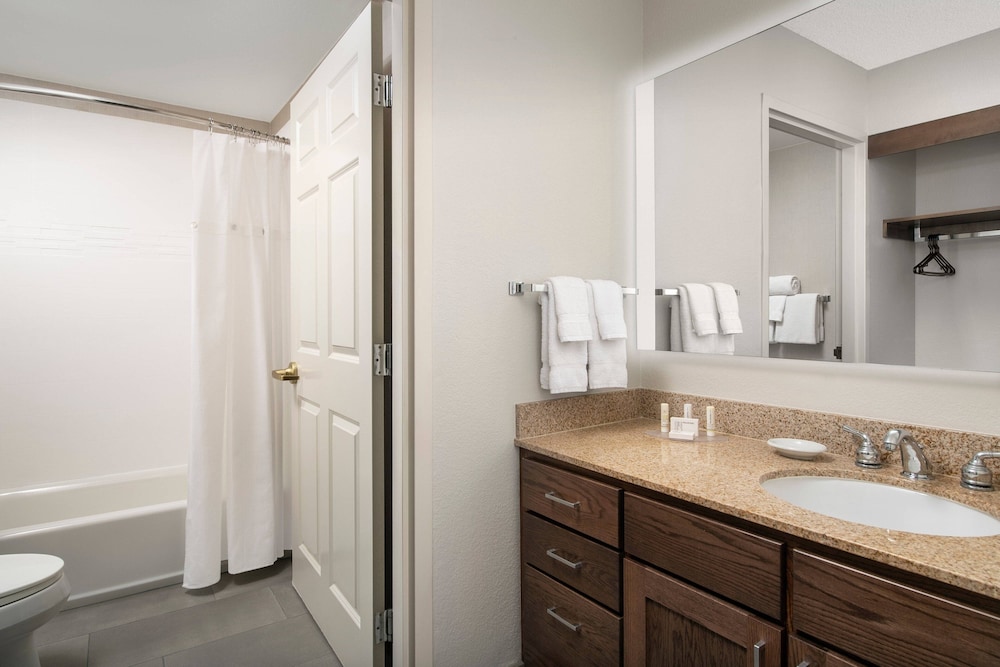Suite, 2 Bedrooms, Fireplace - Photo 3