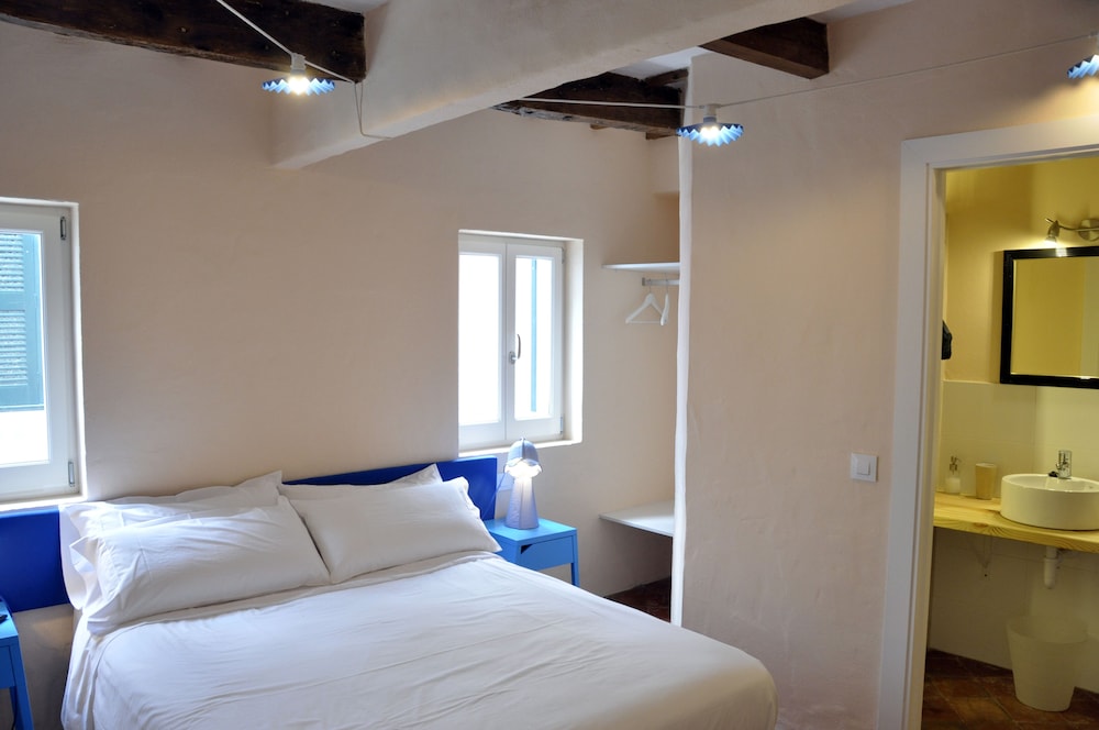 Basic Double Room photo 2