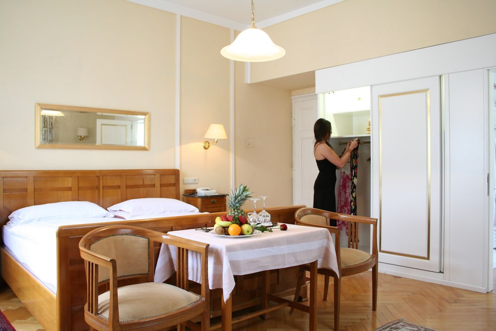 Double or Twin Room - Photo 6