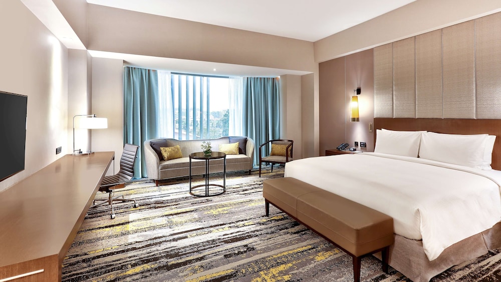 Room, 1 King Bed, Roll-in Shower, Allergy Friendly