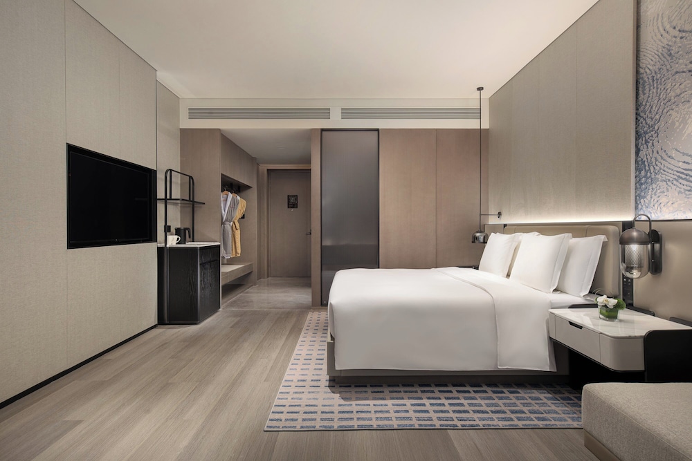 Standard Room, 1 King Bed (High Floor) photo 3