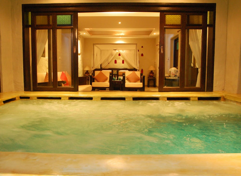 Romantic Villa with Jacuzzi