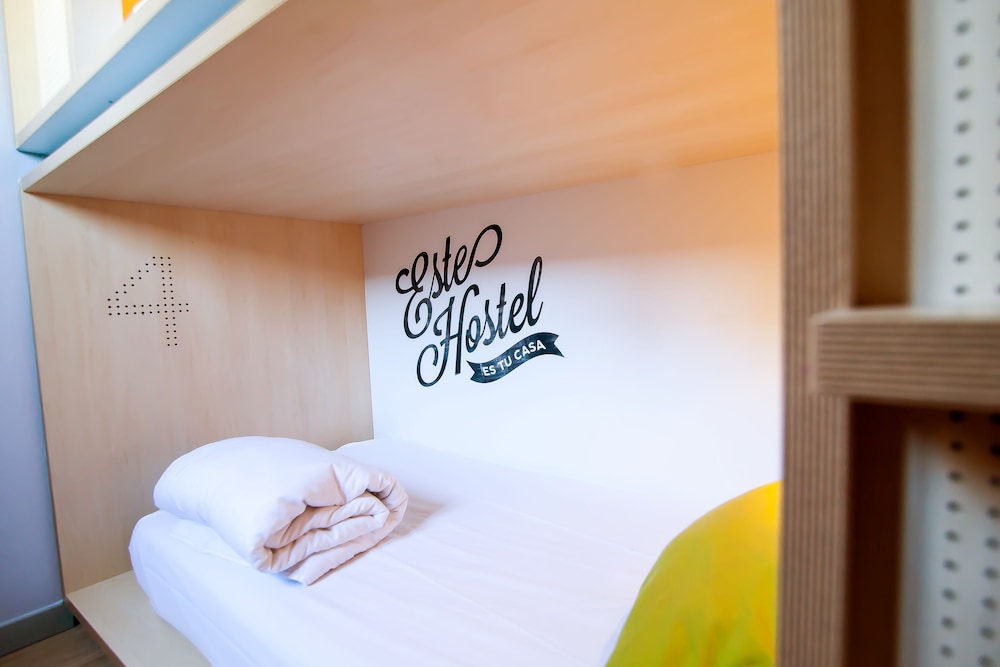 Private Room For 8 People With Private Bathroom - 4 Bulk Beds - Bathroom - Bath And Shower photo 2