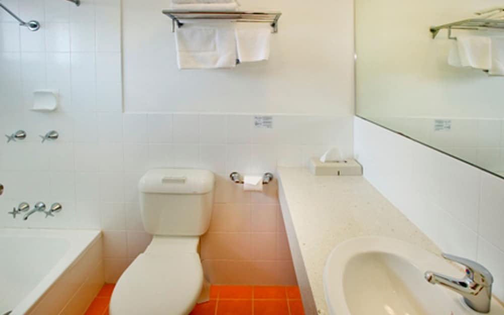Suite, Multiple Beds, Non Smoking - Photo 5