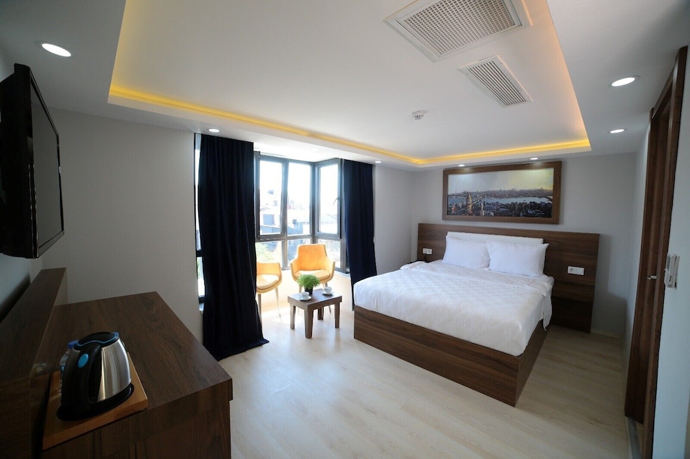 Comfort Suite, 1 Queen Bed, City View photo 1