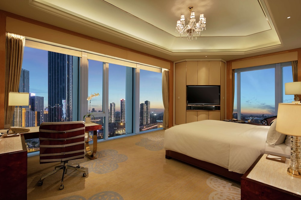 Executive Room, 1 King Bed, Corner photo 3