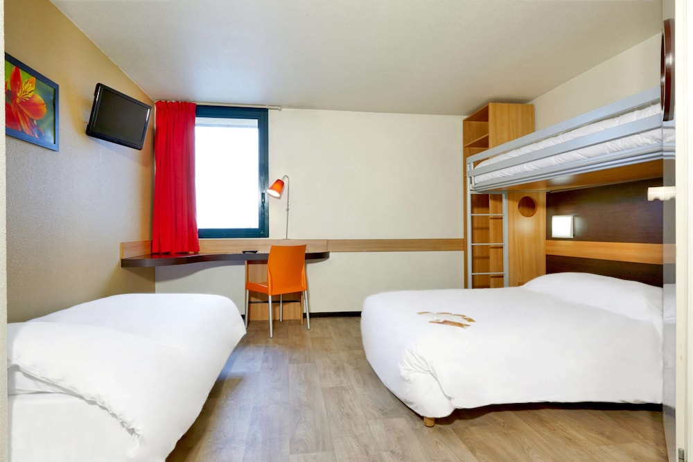 Standard Room, Multiple Beds - Photo 3