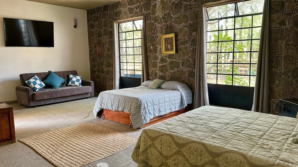 Standard Quadruple Room, Courtyard View photo 2