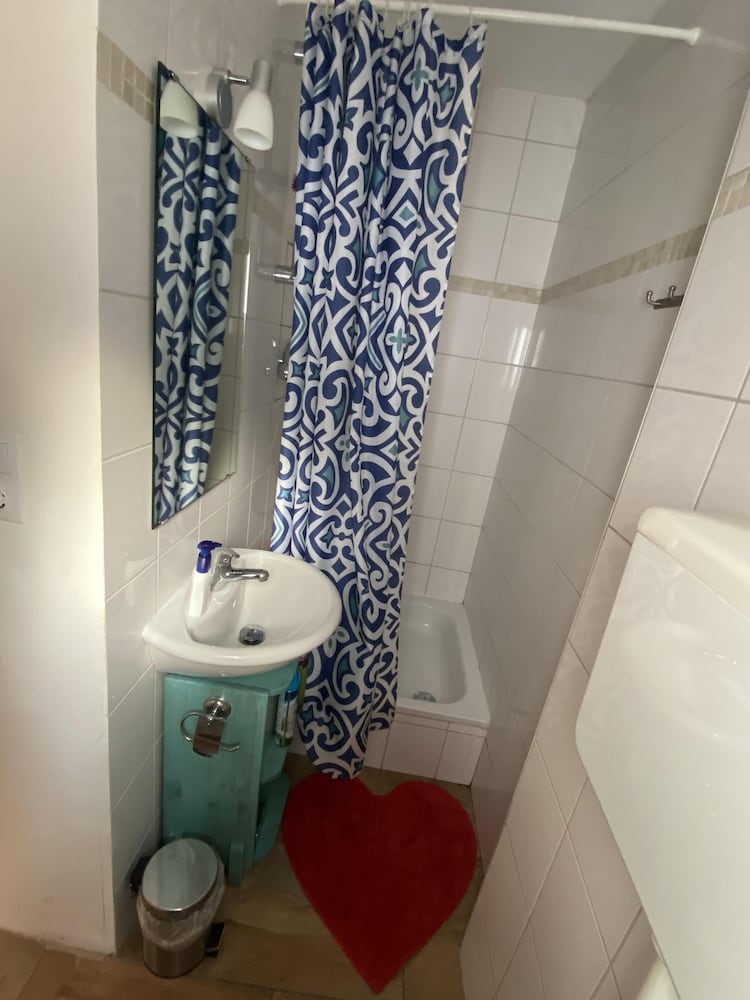 Deluxe Double Room, Private Bathroom - Photo 2