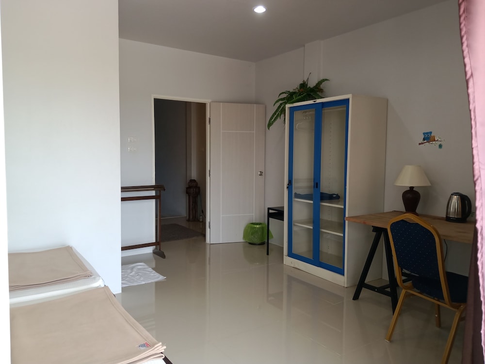 4-Bed Mixed Dormitory photo 3
