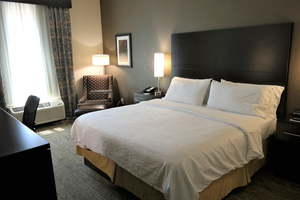 Standard Room, 1 King Bed - Photo 3