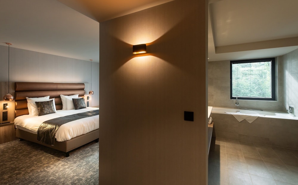 Executive Suite - Photo 3