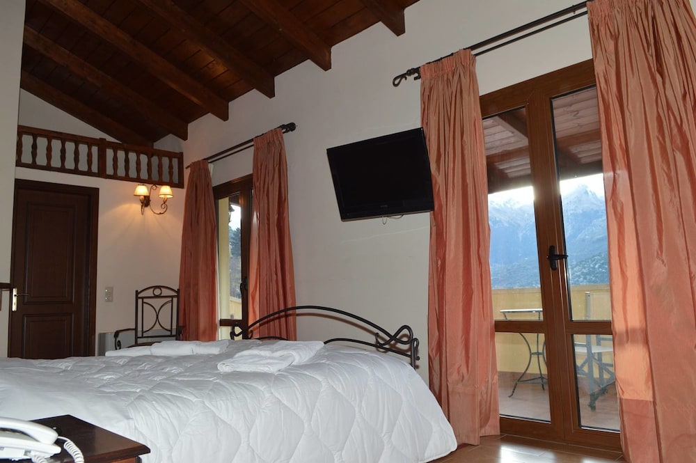 Triple Room, Fireplace, Mountain View photo 1